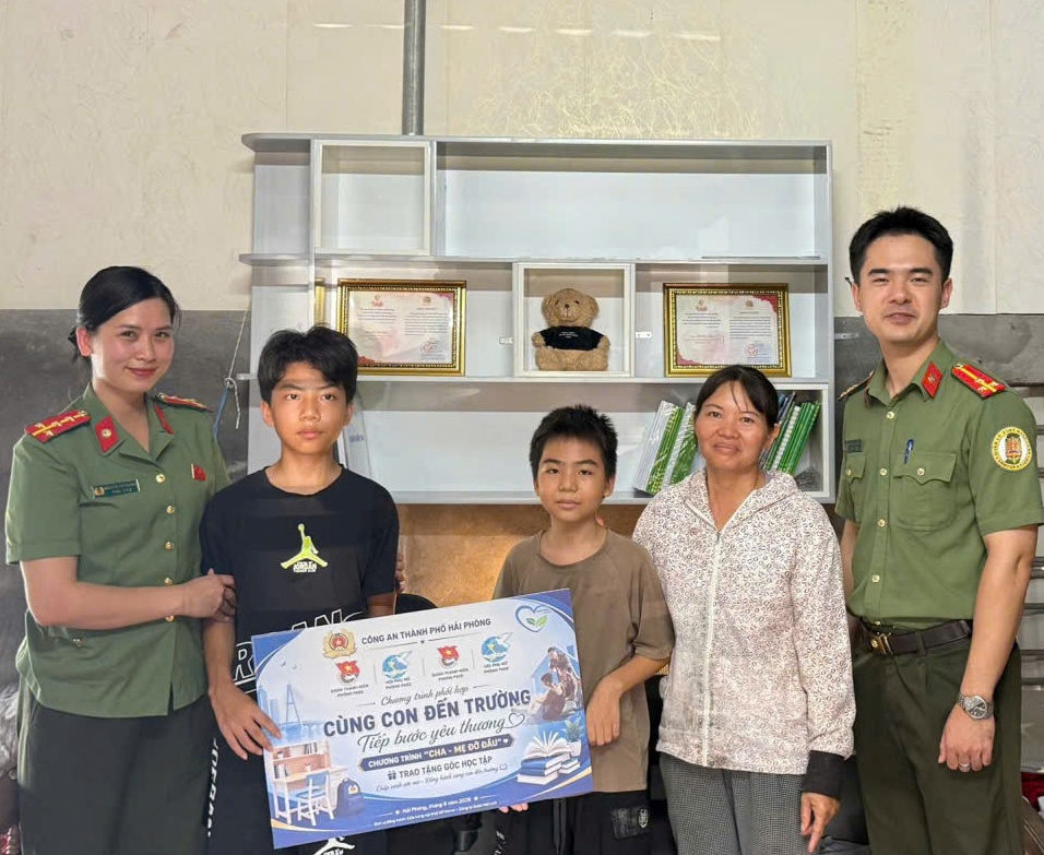 Cùng con đến trường - Trao một góc học tập, gửi trọn yêu thương